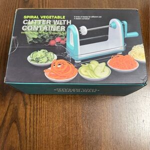 Spiral Vegetable Cutter with Container